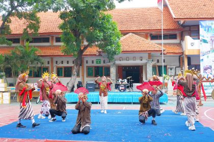 Penampilan Tari Kreasi Murid SMKN Mojoagung