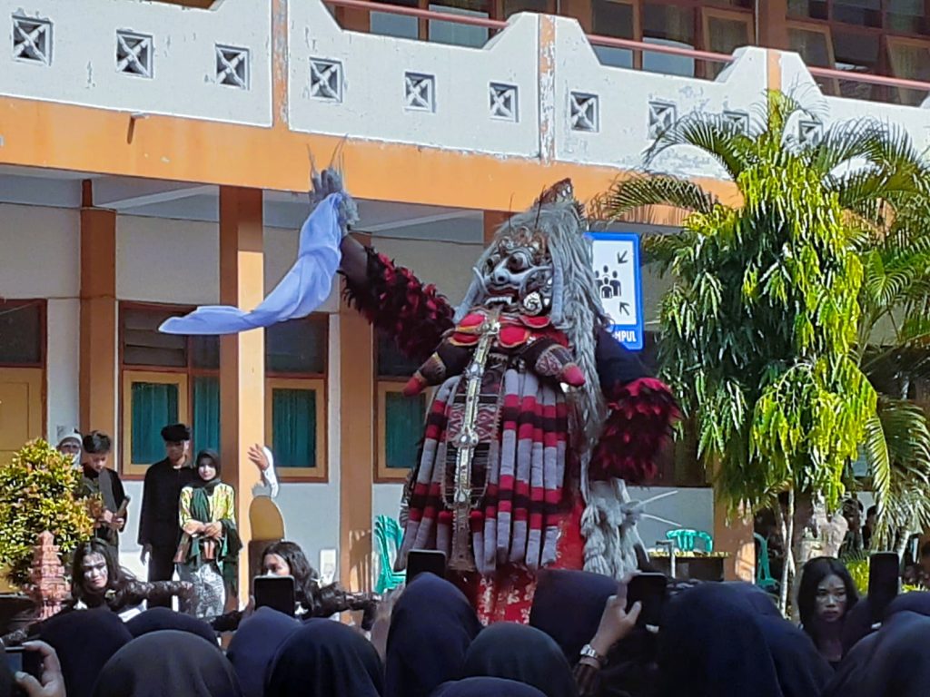 Penampilan drama kolosal kelas X MPLB 3